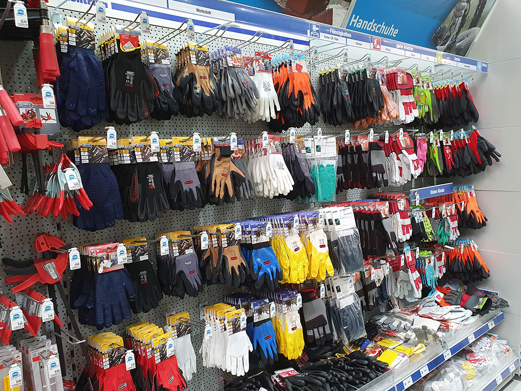 Eine große Auswahl an Handschuhen für verschiedene Tätigkeiten erhalten Sie in unserem Baumarkt.